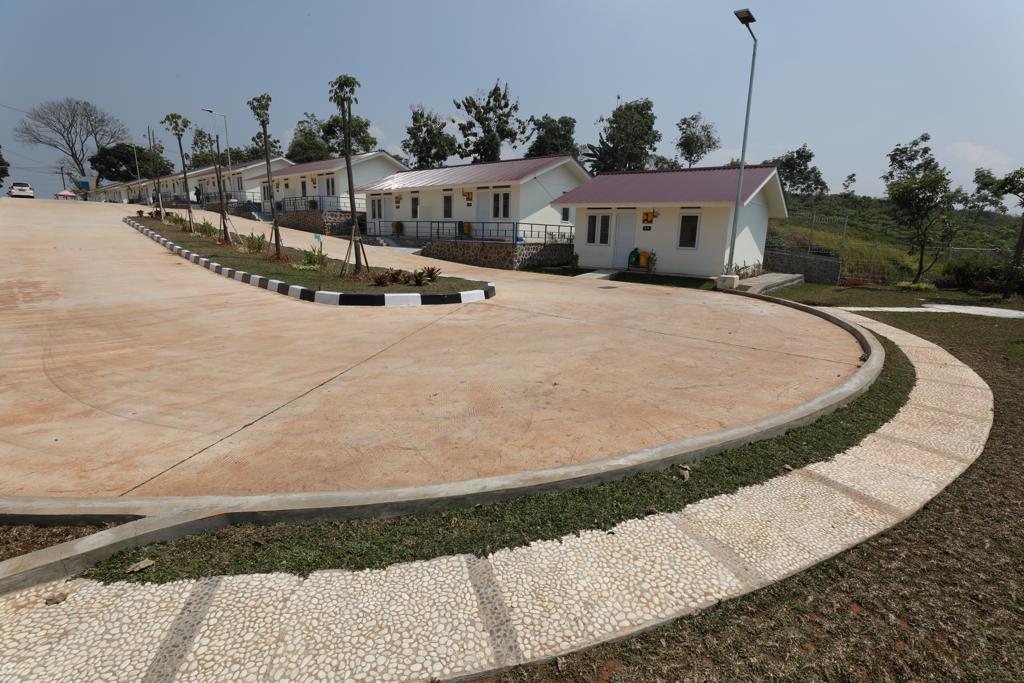 Vila Mande Lestari merupakan salah satu komplek hunian tetap (huntap) relokasi khusus untuk warga terdampak gempabumi M 5.6 Cianjur yang terletak di Desa Murnisari, Kecamatan Mande, Kabupaten Cianjur, Jawa Barat. 